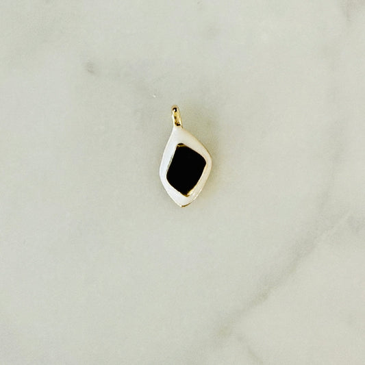 Kuro Organic Gem Shaped Charm (SURPRISE) JAPAN